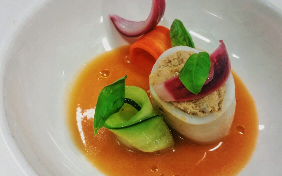 Gazpacho con calamari ripieni